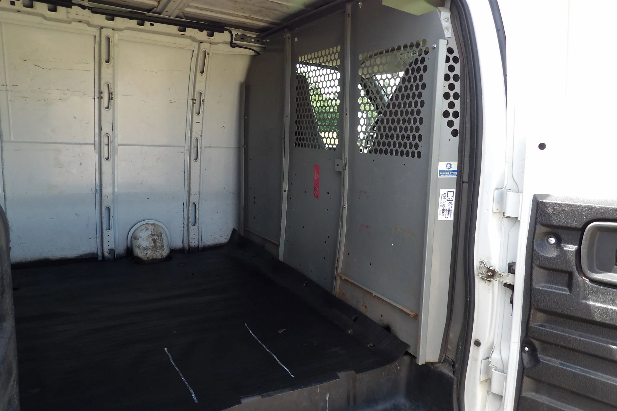 Used 2008 Chevrolet Express 1500 AWD image 7