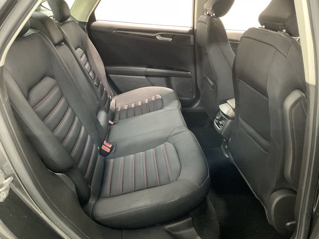 Used 2015 Ford Fusion SE w/ Equipment Group 201A FWD image 26