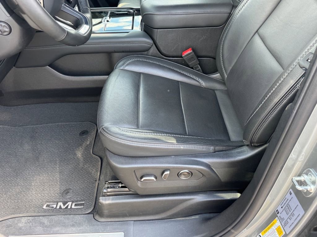 Used 2025 GMC Yukon Denali AWD/4WD image 6