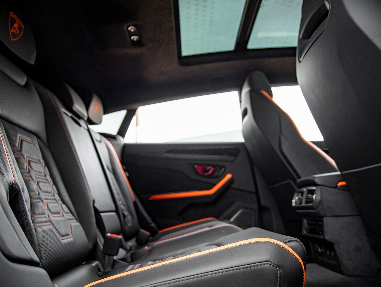 Used 2025 Lamborghini Urus SE image 40