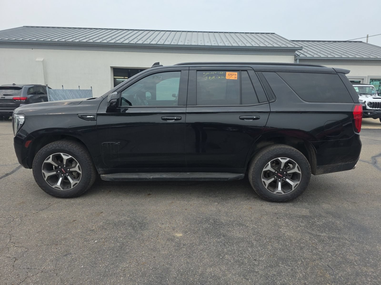 Used 2024 GMC Yukon AT4 w/ Technology Package AWD/4WD image 8