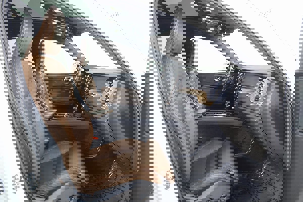 Used 2021 Volvo XC60 T5 Inscription w/ Protection Package Premier image 13