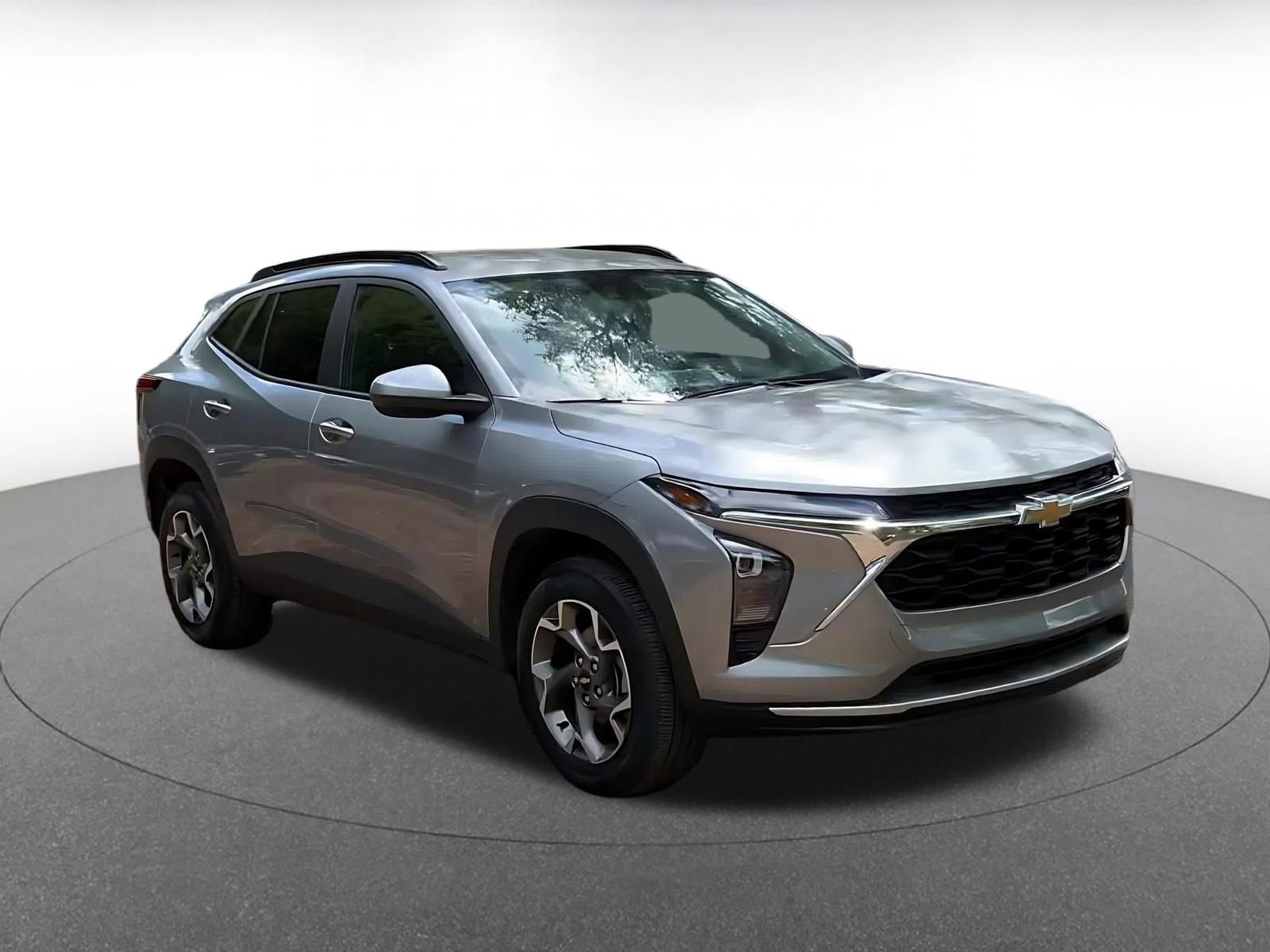 Used 2025 Chevrolet Trax LT image 3