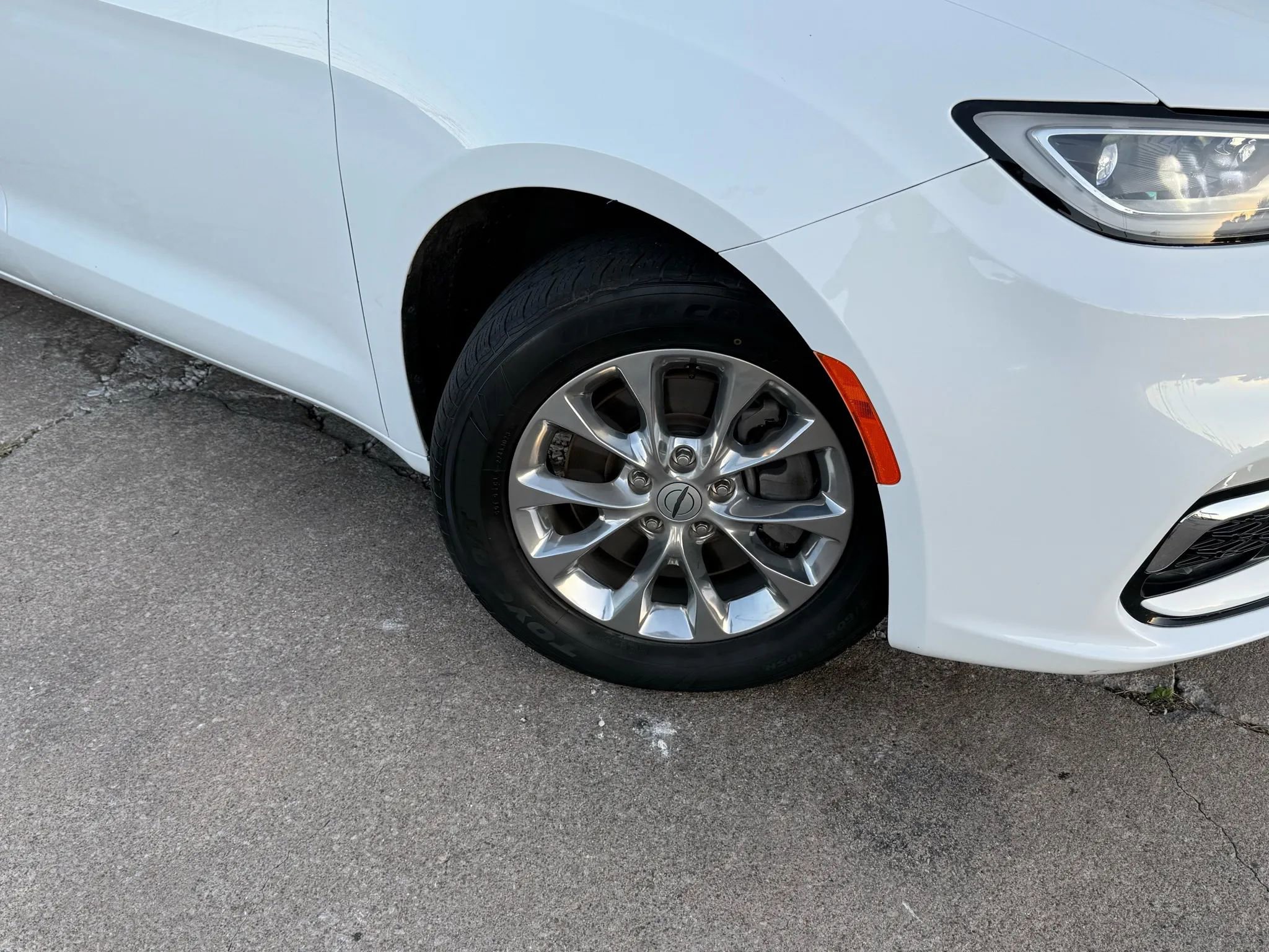 Used 2022 Chrysler Pacifica Touring-L image 61