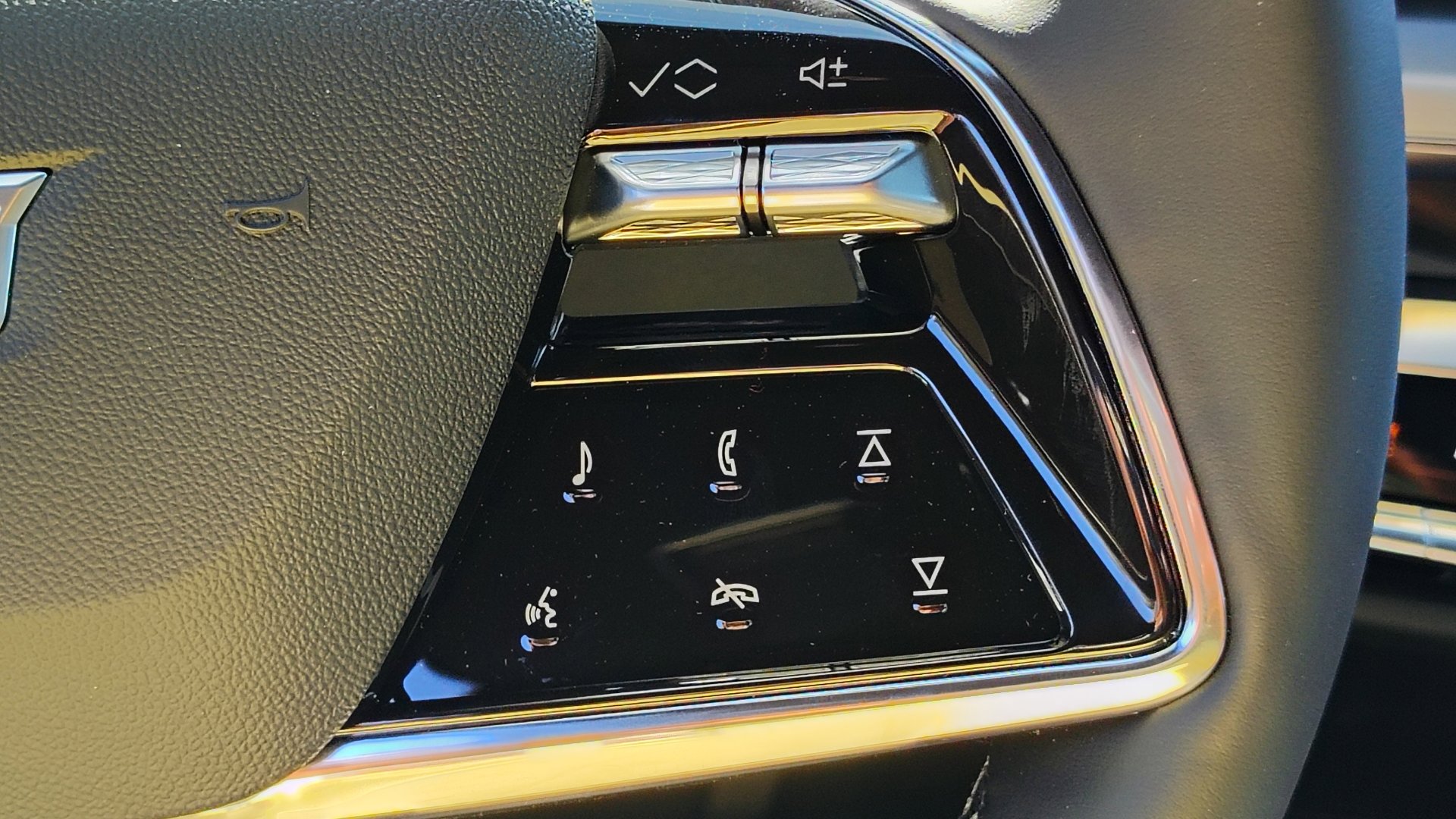 New 2026 Cadillac Lyriq Premium Luxury image 16