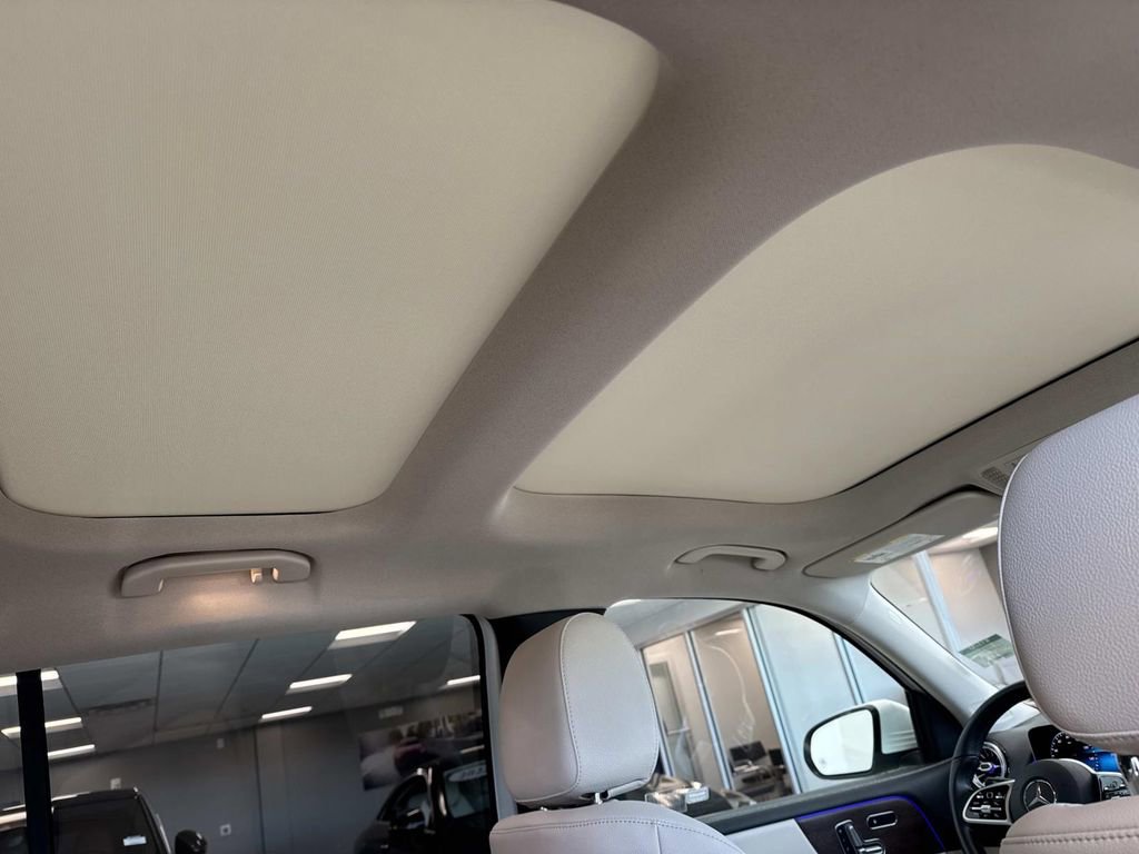 Used 2021 Mercedes-Benz GLB 250 image 10