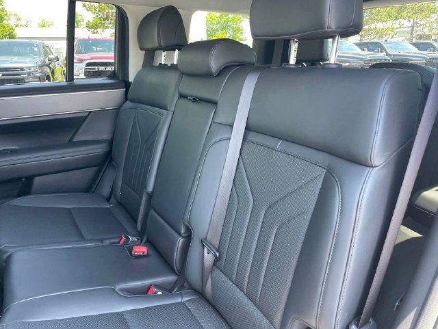 Used 2025 Hyundai Santa Fe SEL FWD image 31