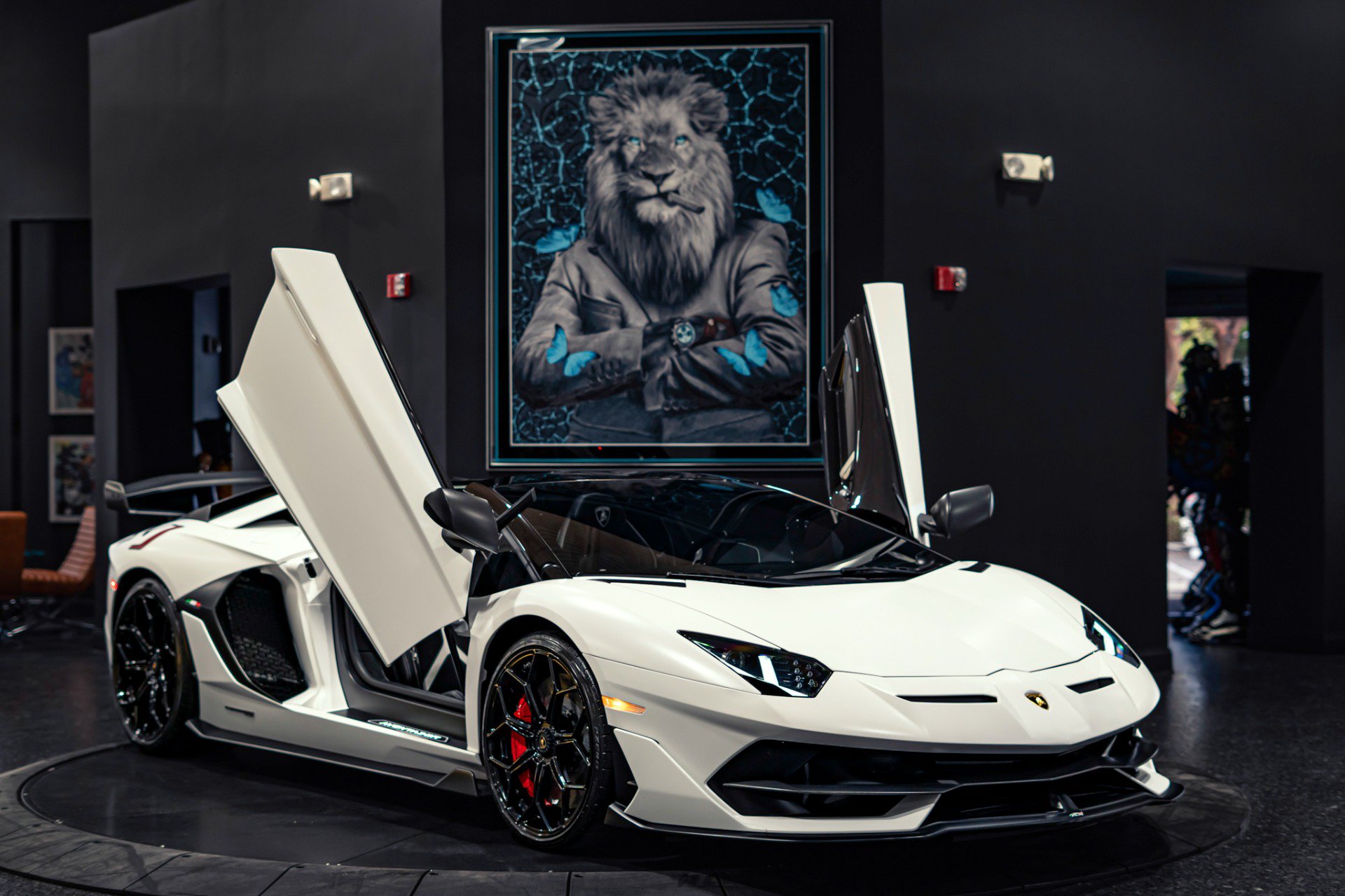 Used 2020 Lamborghini Aventador SVJ AWD/4WD image 4