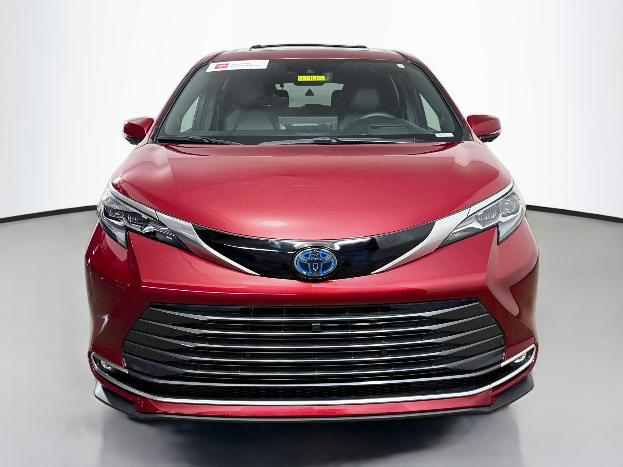 Used 2025 Toyota Sienna Platinum AWD/4WD image 2