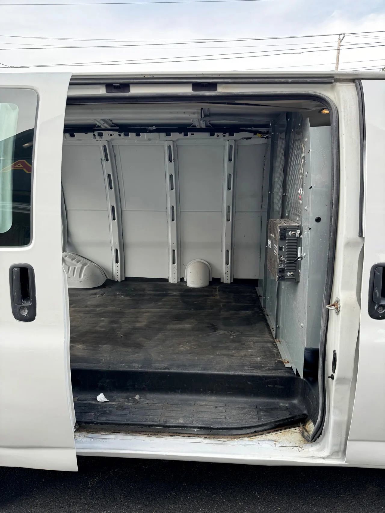 Used 2013 GMC Savana 1500 AWD image 10