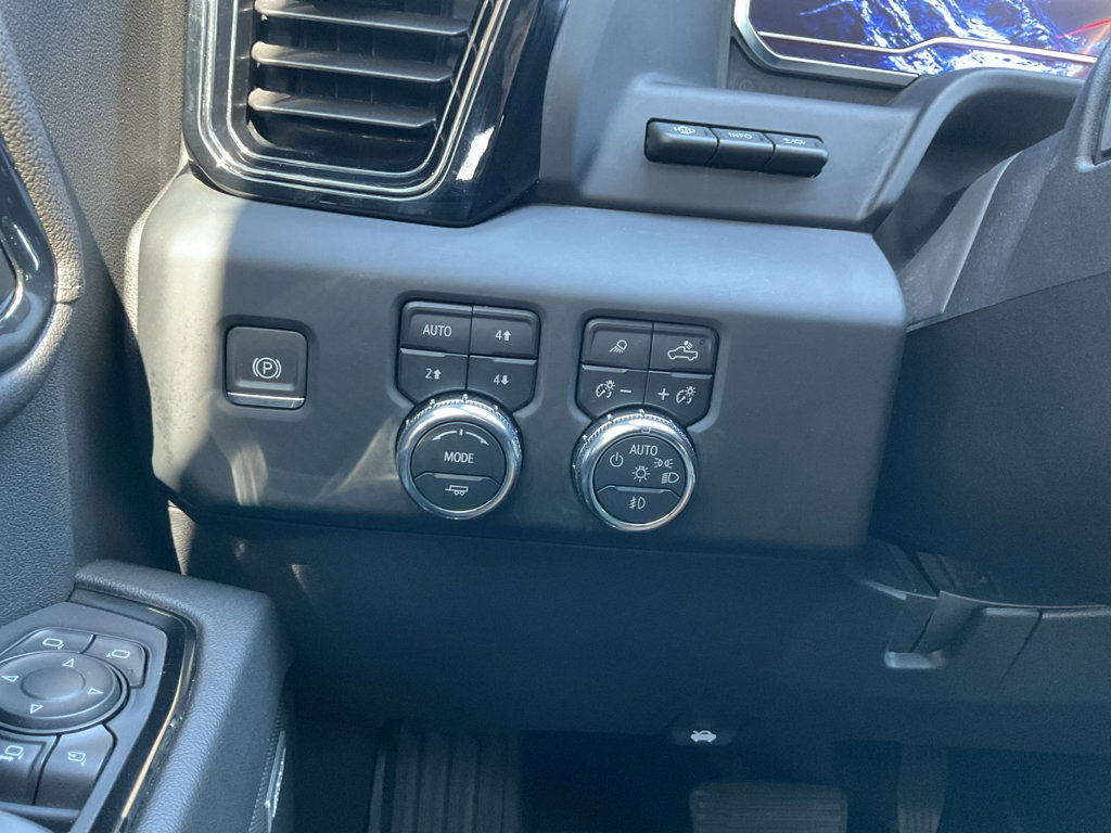 Used 2024 GMC Sierra 2500 AT4 w/ AT4 Premium Plus Package image 13