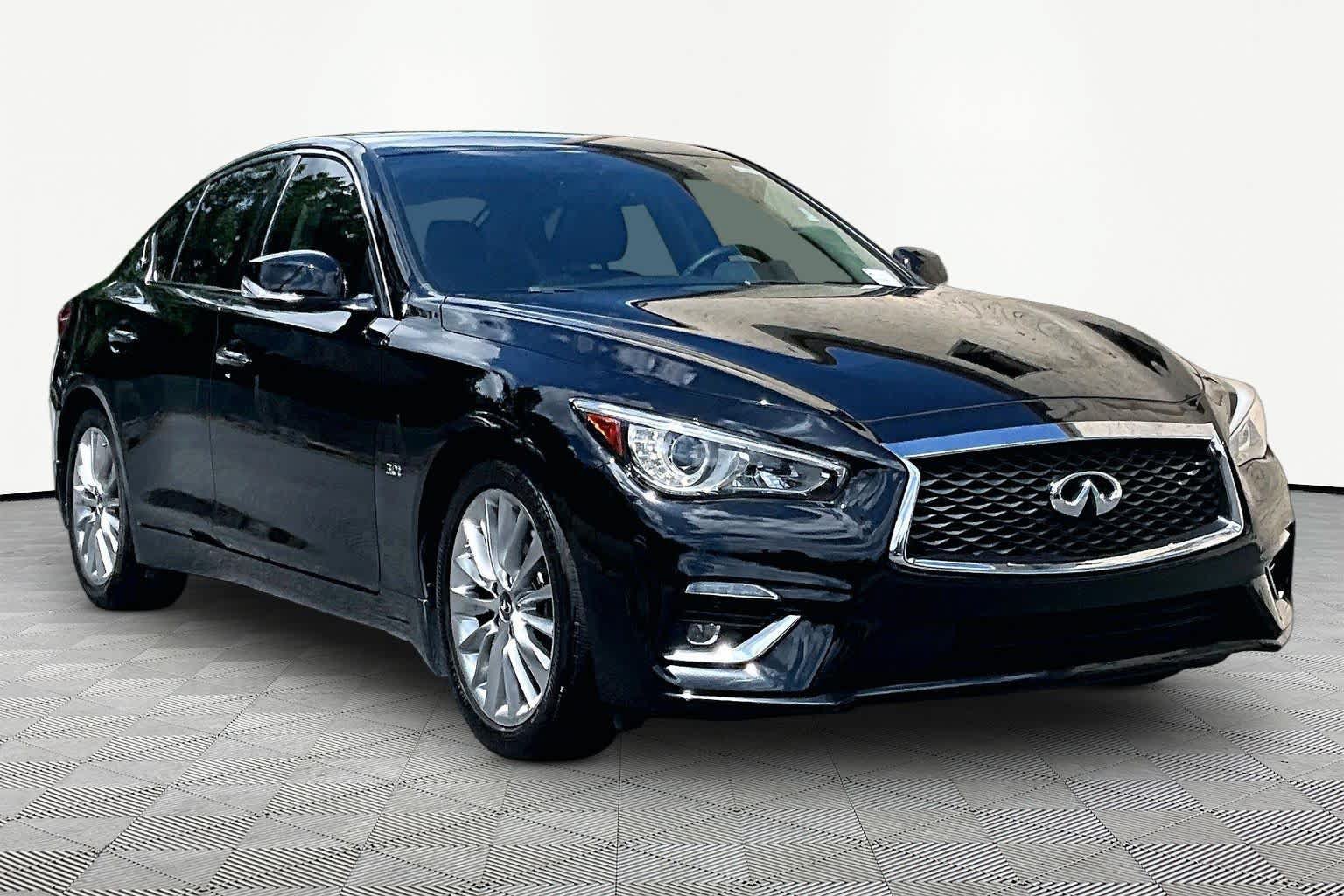 Used 2019 INFINITI Q50 Luxe w/ Essential Package (3.0T Luxe) RWD image 3