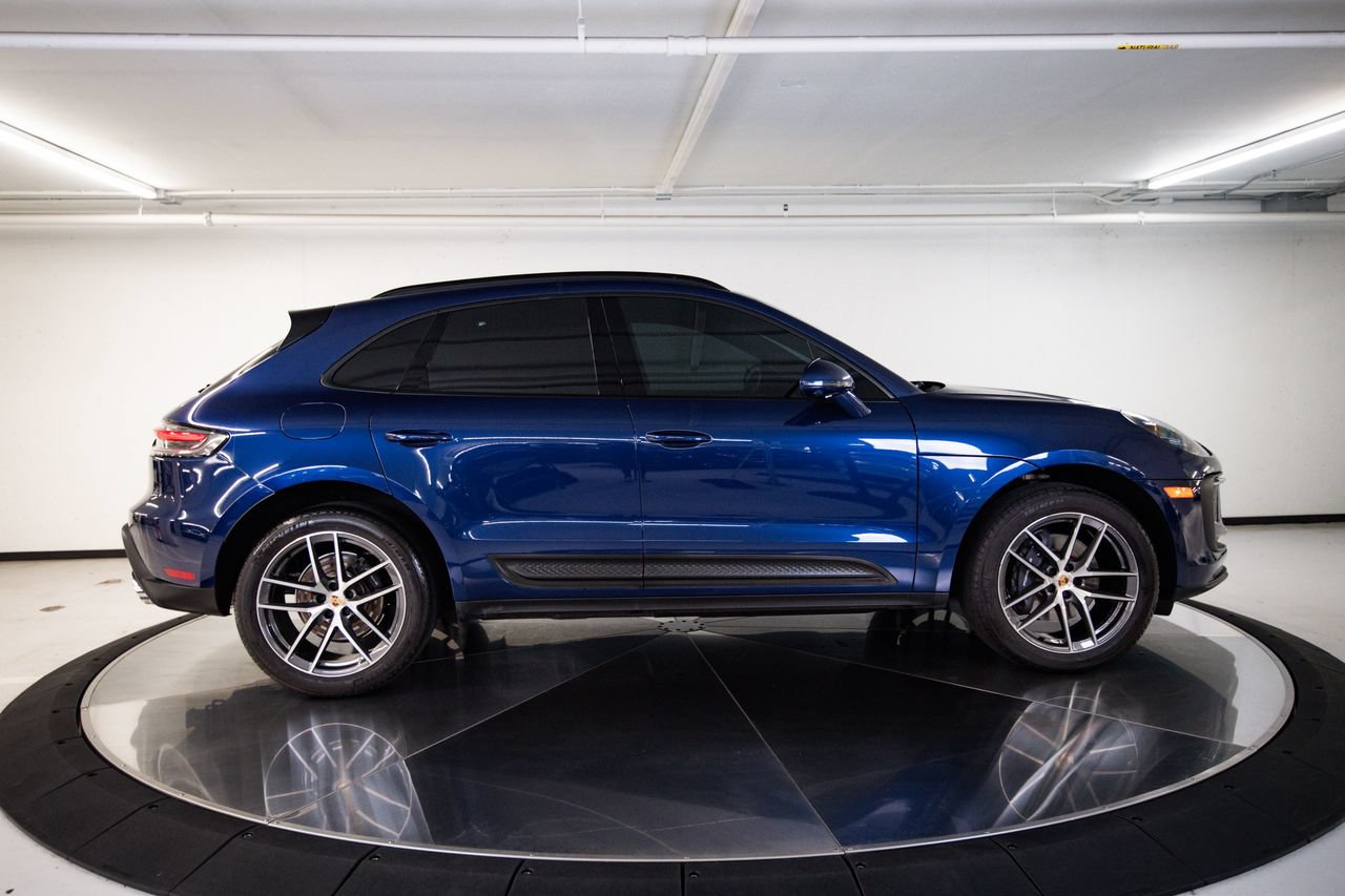Certified 2024 Porsche Macan AWD/4WD image 8