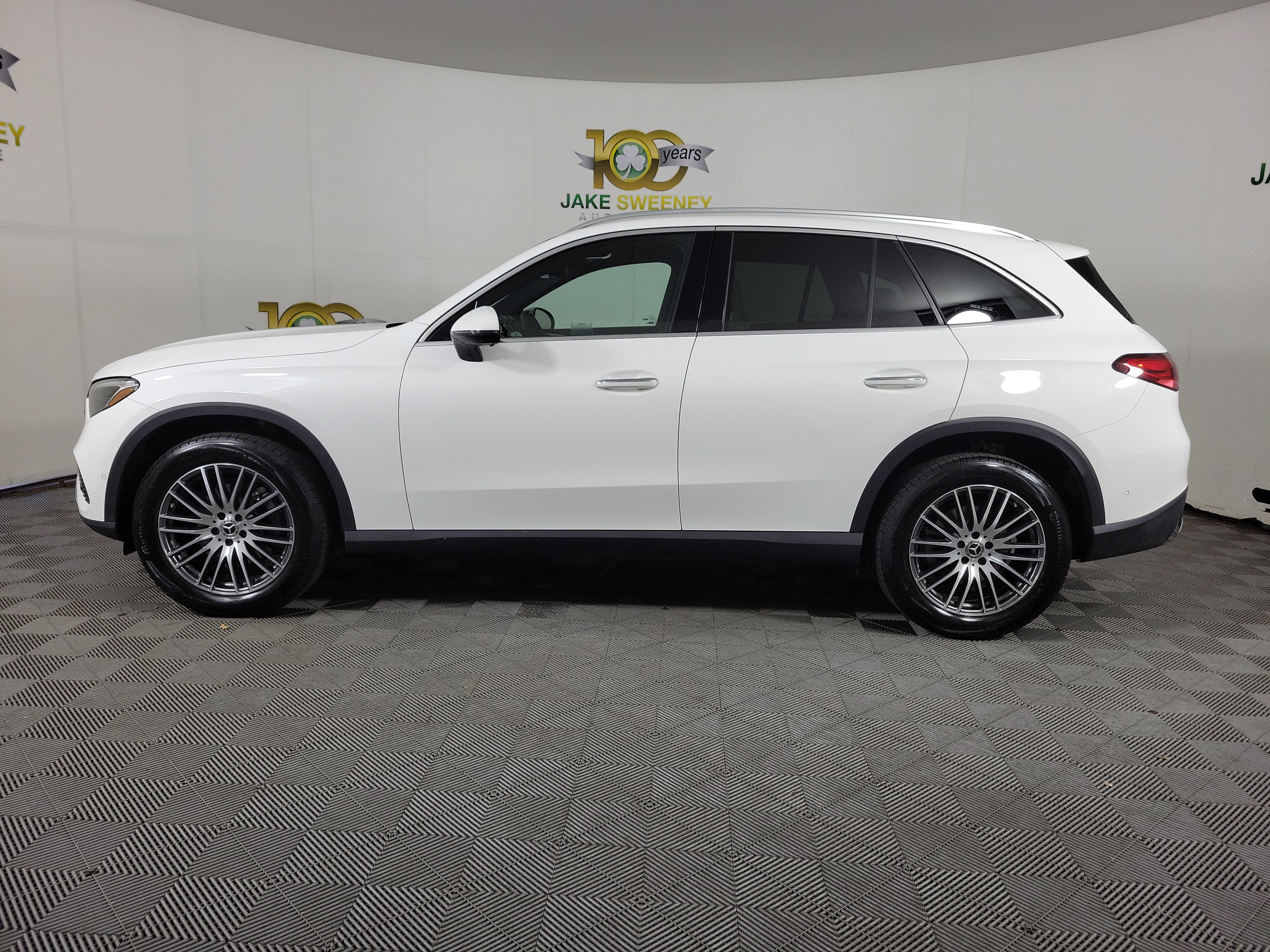 Used 2025 Mercedes-Benz GLC 300 4MATIC image 4