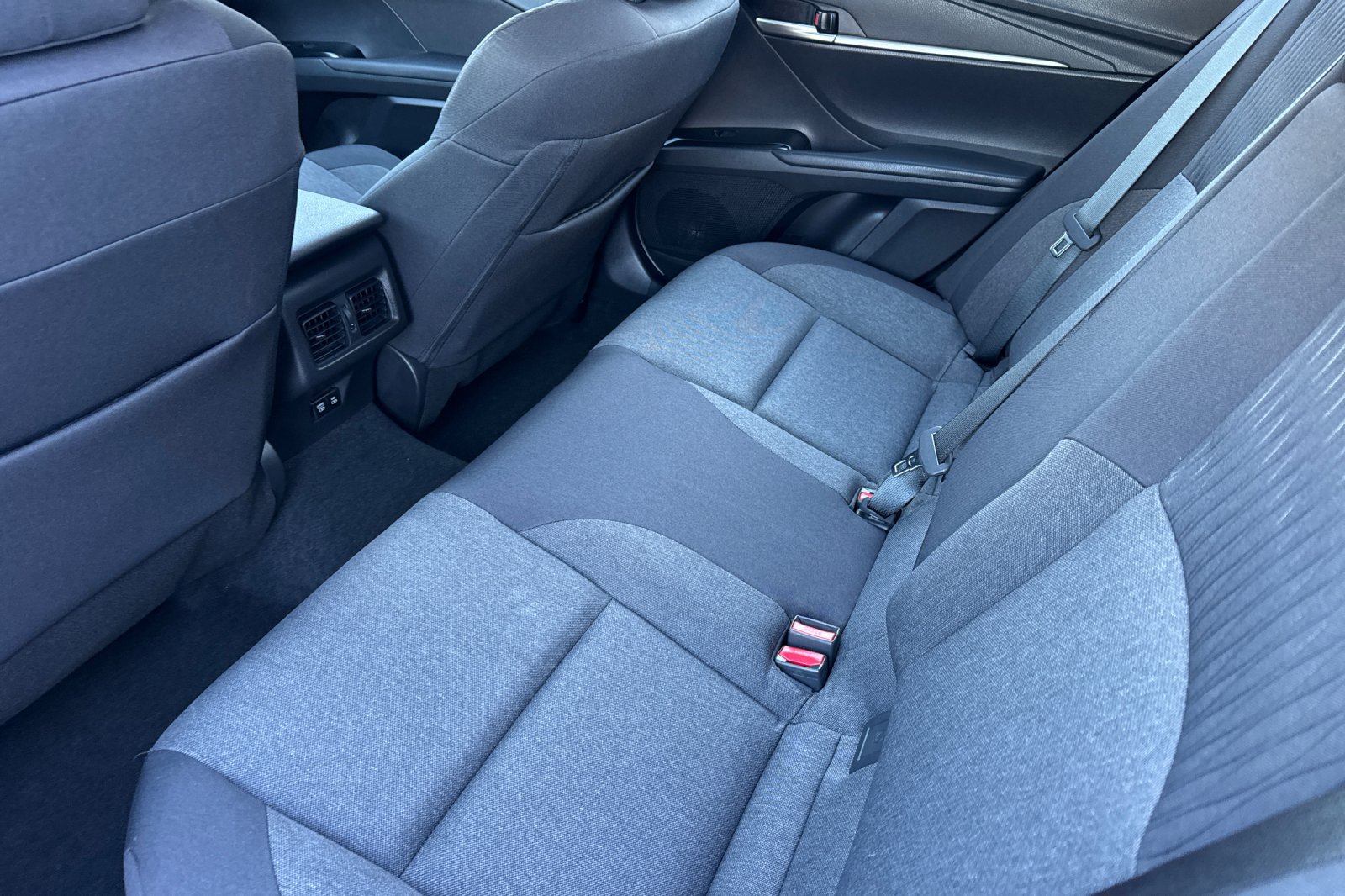 Used 2025 Toyota Camry LE w/ Convenience Package FWD image 12