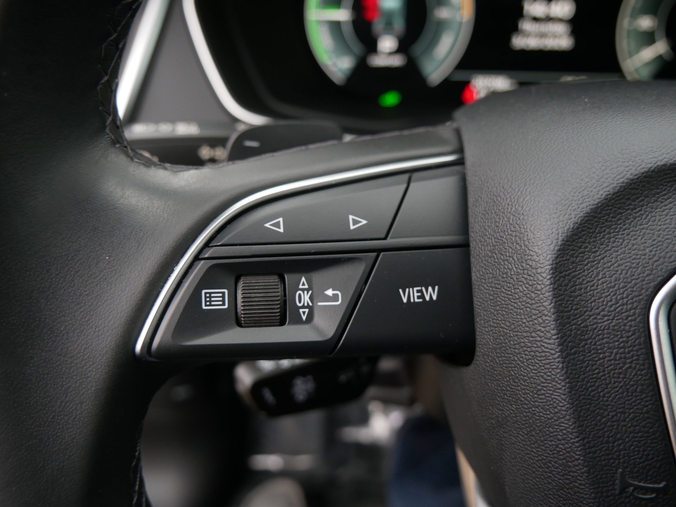 Used 2023 Audi Q5 e Premium w/ Convenience Package image 28