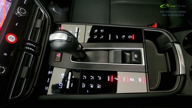 Used 2024 Porsche Macan S AWD/4WD image 65