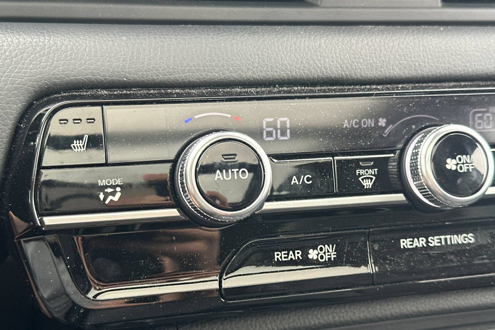 Used 2024 Honda Pilot Touring image 28