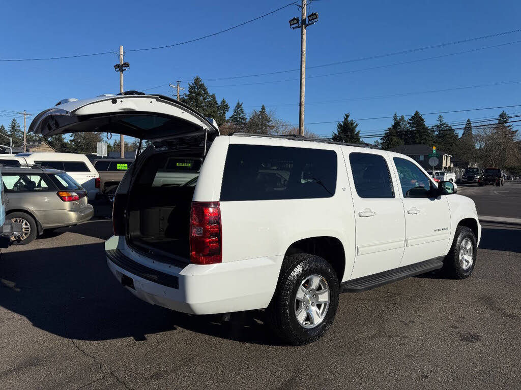 Used 2014 Chevrolet Suburban LT image 11