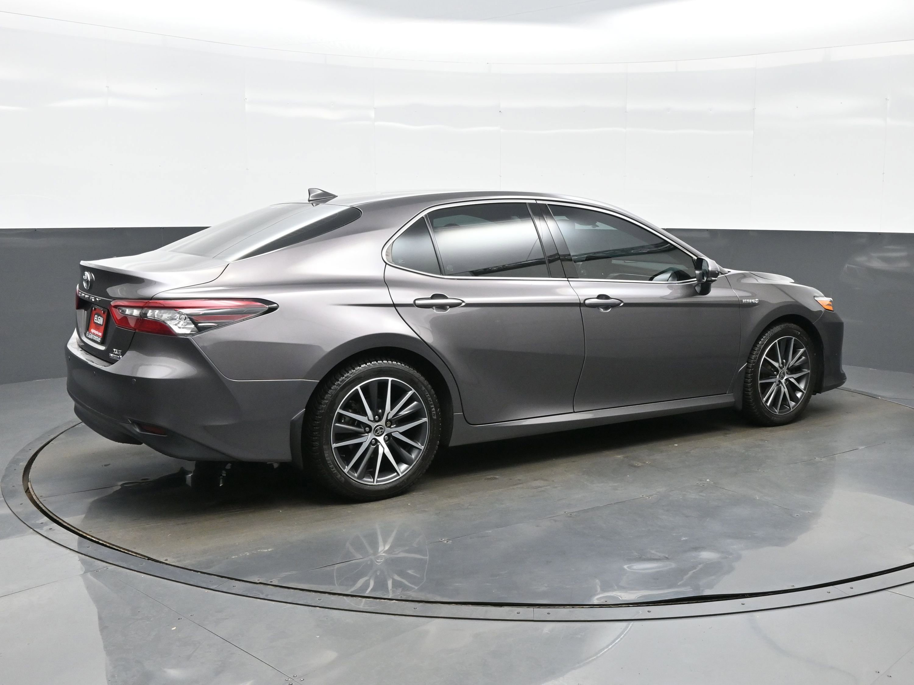 Used 2021 Toyota Camry XLE w/ Navigation Upgrade Package FWD image 6