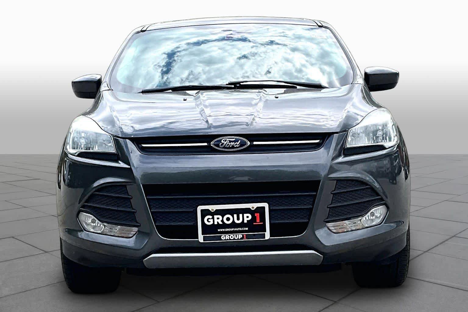 Used 2016 Ford Escape SE w/ SE Cold Weather Package AWD/4WD image 4