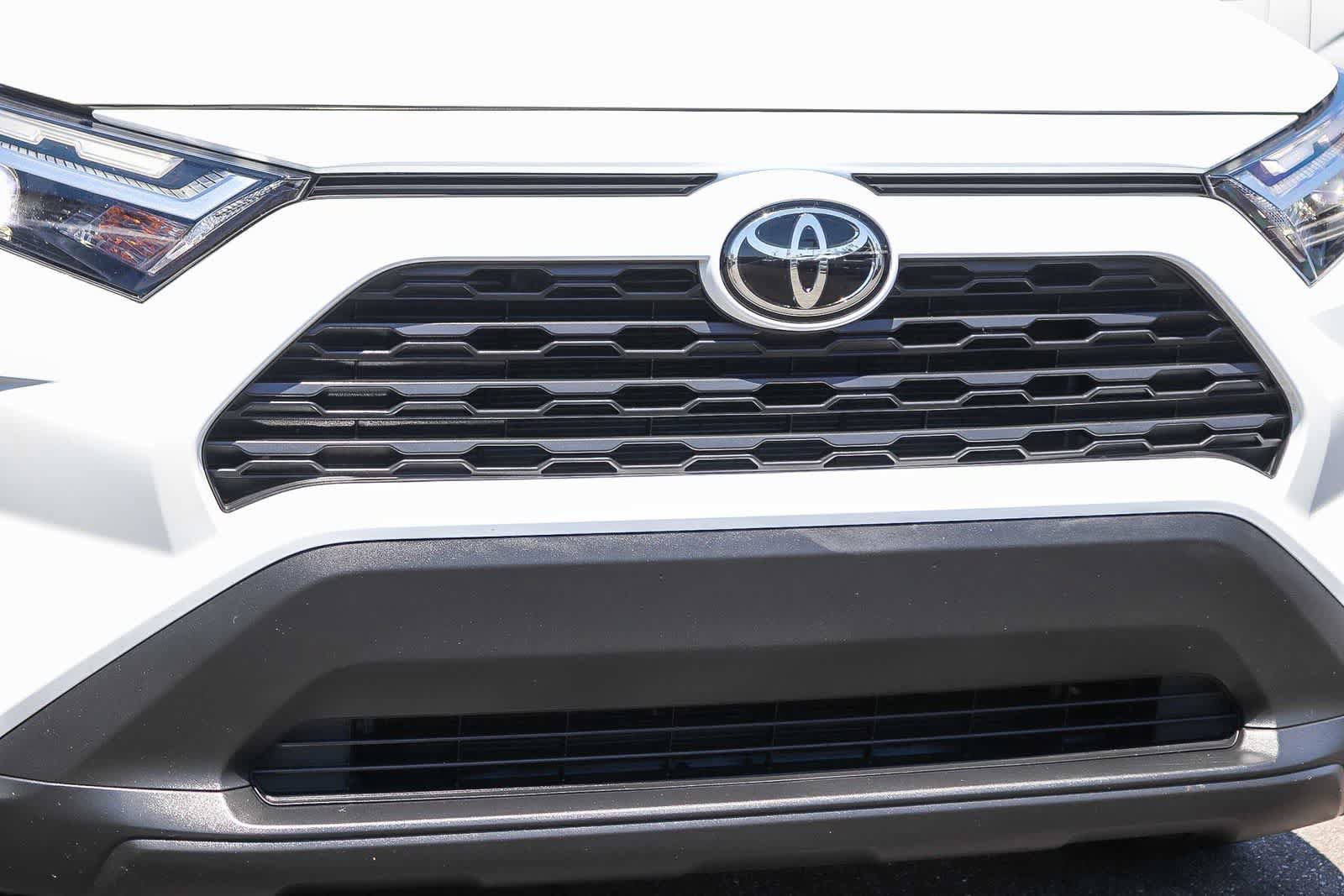 Used 2025 Toyota RAV4 XLE FWD image 10