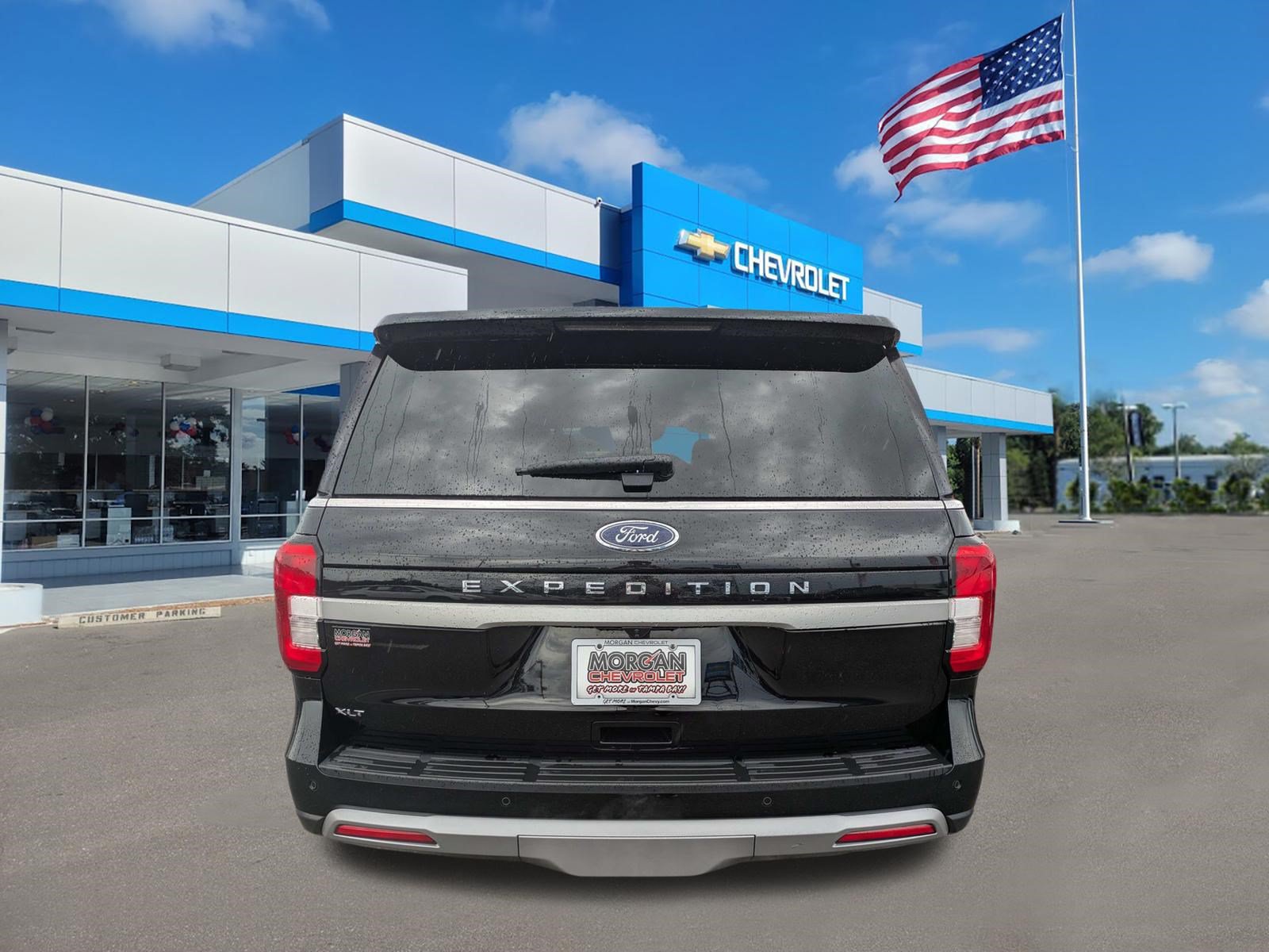 Used 2024 Ford Expedition XLT AWD/4WD image 4