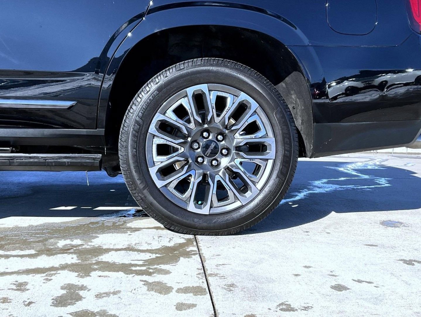 Used 2023 GMC Yukon Denali Ultimate image 25