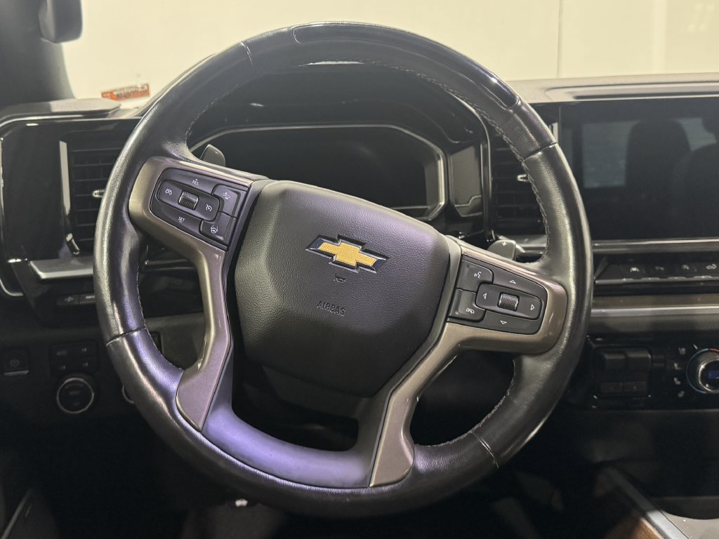 Used 2022 Chevrolet Silverado 1500 High Country w/ High Country Premium Package AWD/4WD image 6