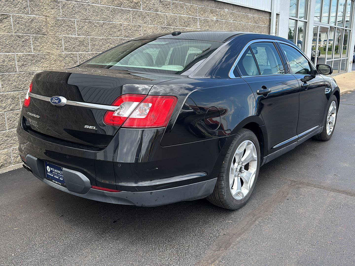 Used 2011 Ford Taurus SEL w/ 202A Rapid Spec Order Code FWD image 3