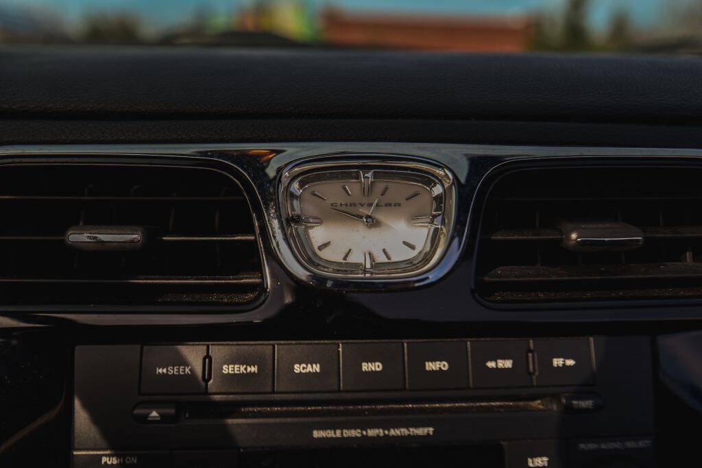 Used 2012 Chrysler 200 Touring FWD image 17