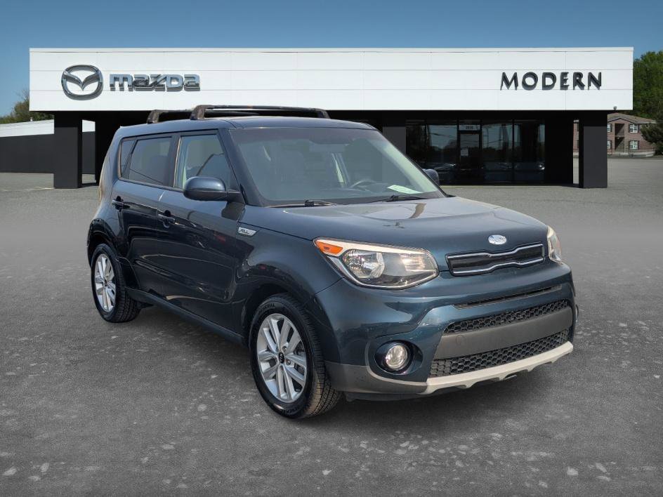 Used 2019 Kia Soul + image 3