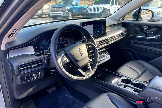 Used 2024 Lincoln Corsair Premiere image 13