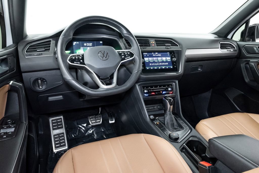 Used 2022 Volkswagen Tiguan SE R-Line image 6