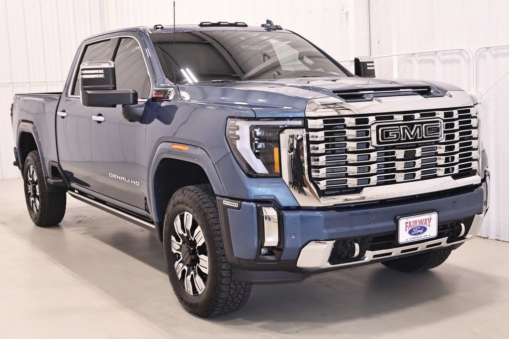 Used 2025 GMC Sierra 2500 Denali w/ Denali Reserve Package AWD/4WD image 3