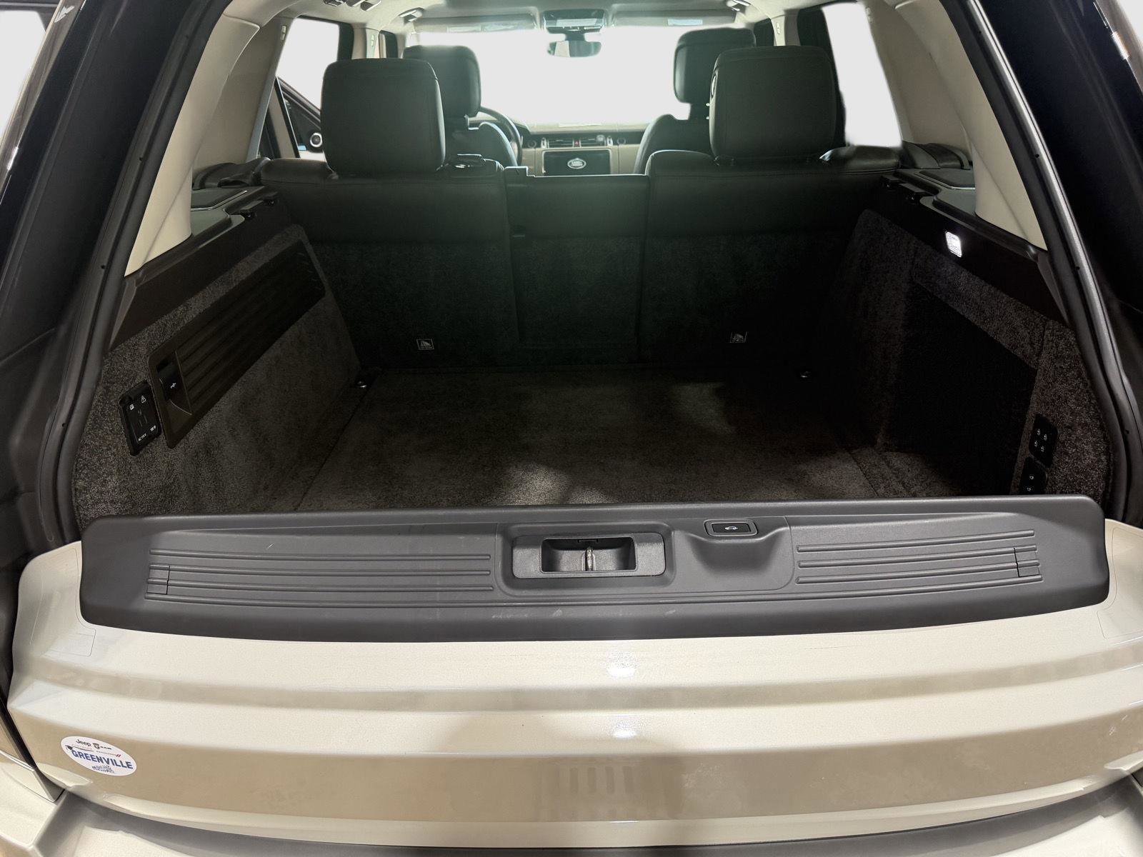 Used 2019 Land Rover Range Rover HSE image 28