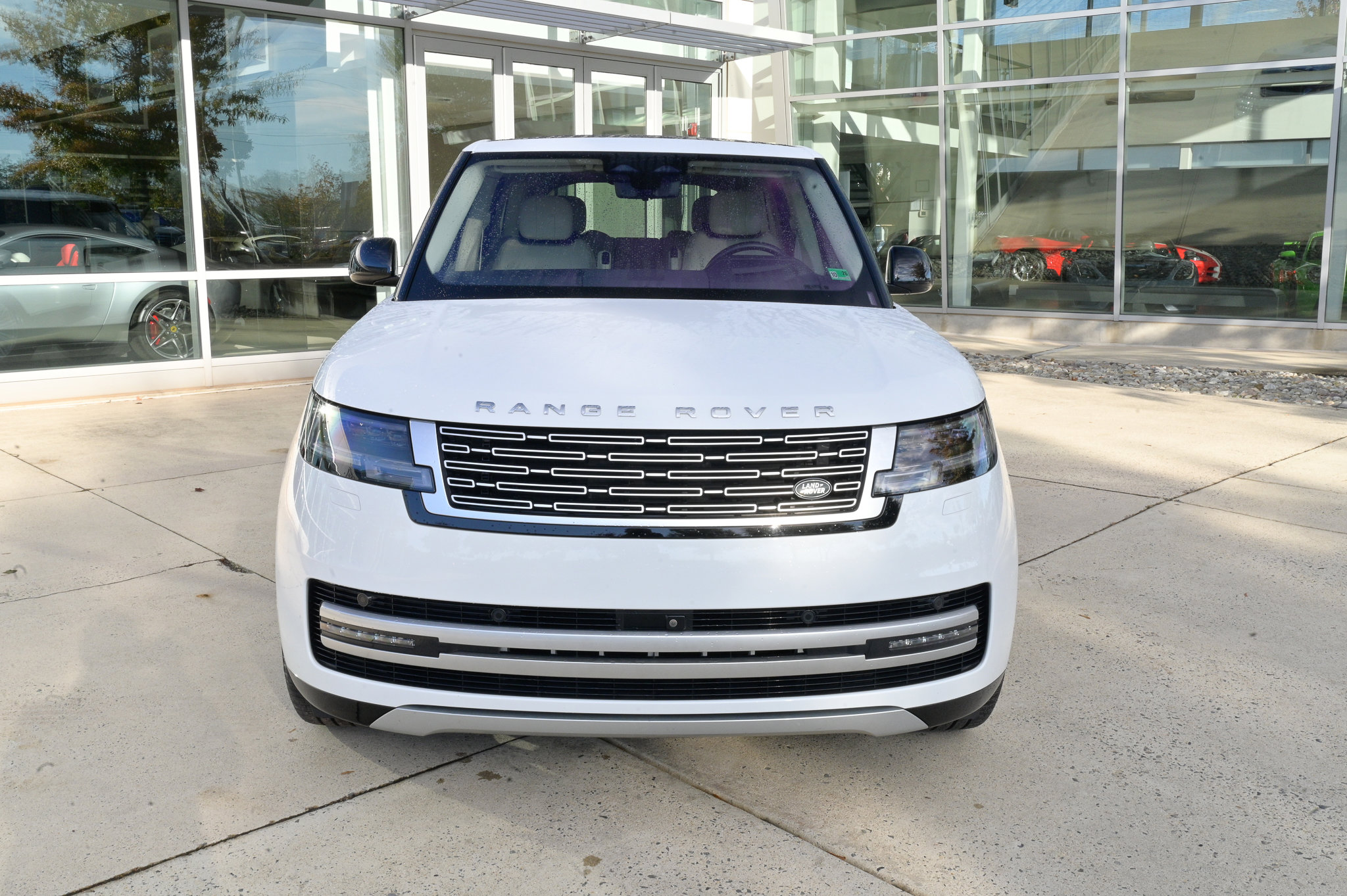 Used 2023 Land Rover Range Rover Autobiography image 2