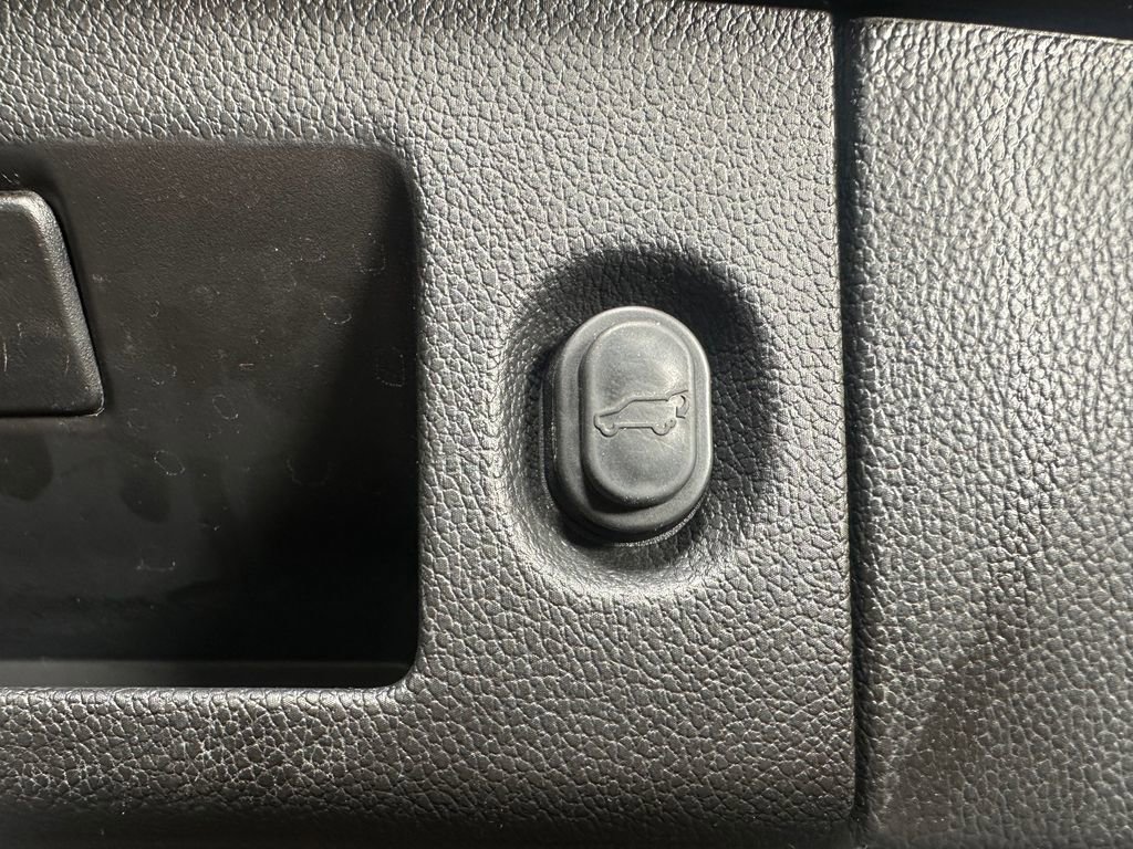 Used 2020 Cadillac Escalade Luxury AWD/4WD image 8