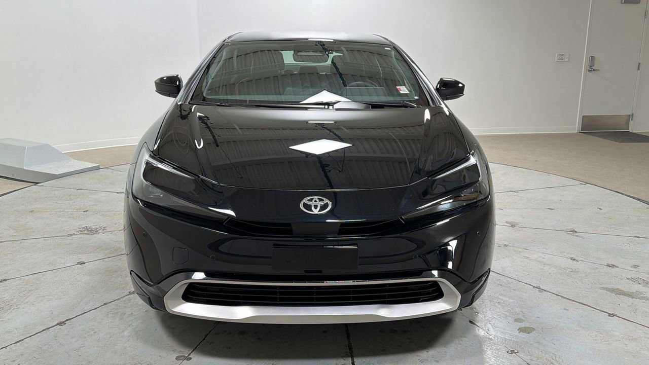 Used 2025 Toyota Prius XSE video 2