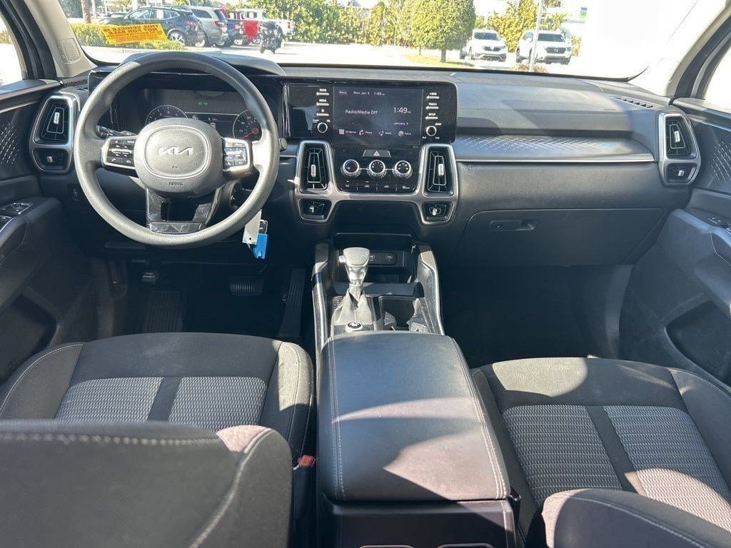 Used 2022 Kia Sorento LX image 11