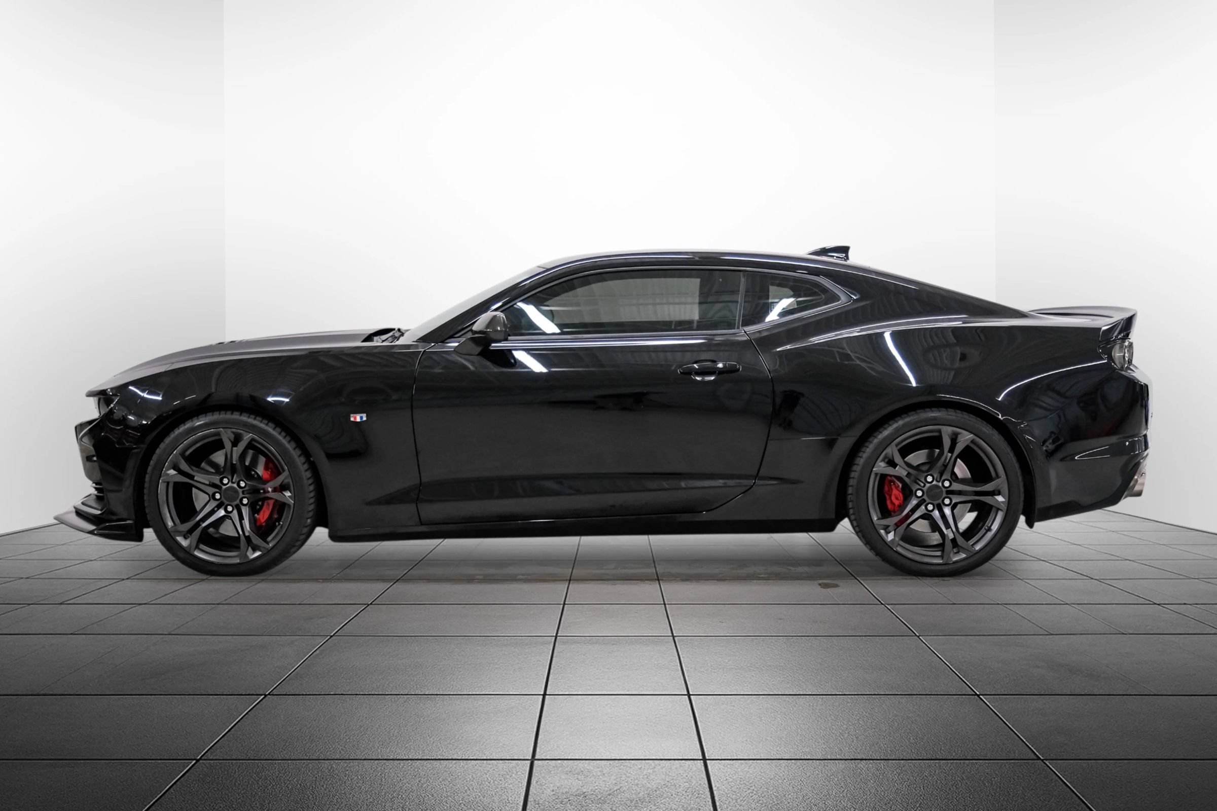 Used 2019 Chevrolet Camaro SS RWD image 11