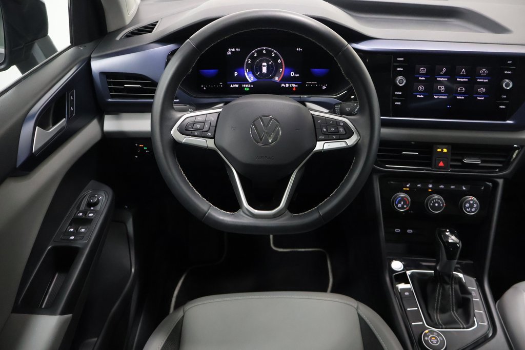 Used 2023 Volkswagen Taos SE w/ Panoramic Sunroof Package image 16