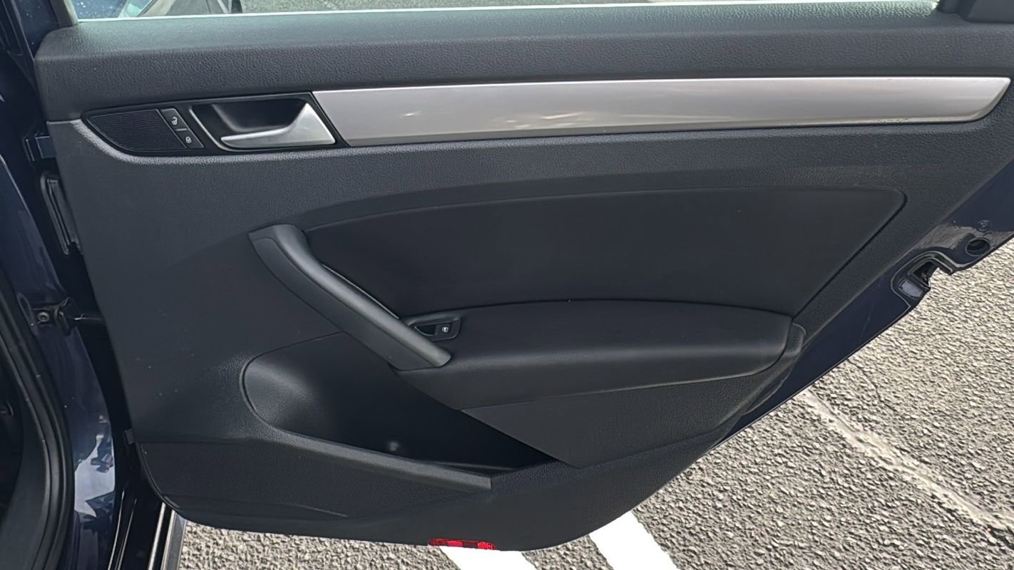 Used 2015 Volkswagen Passat 1.8T Limited Edition image 22