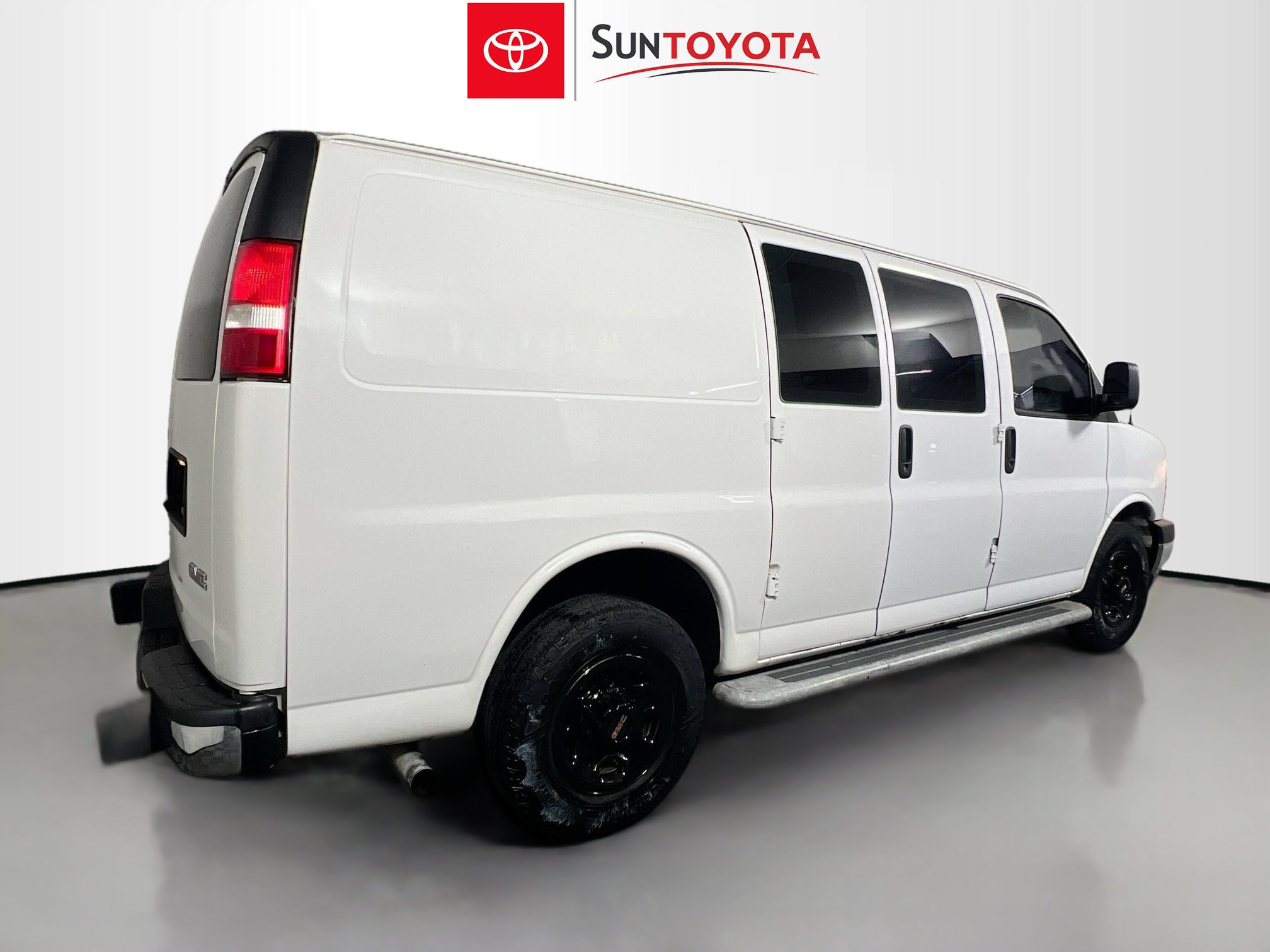 Used 2020 GMC Savana 2500 w/ Driver Convenience Package RWD image 4
