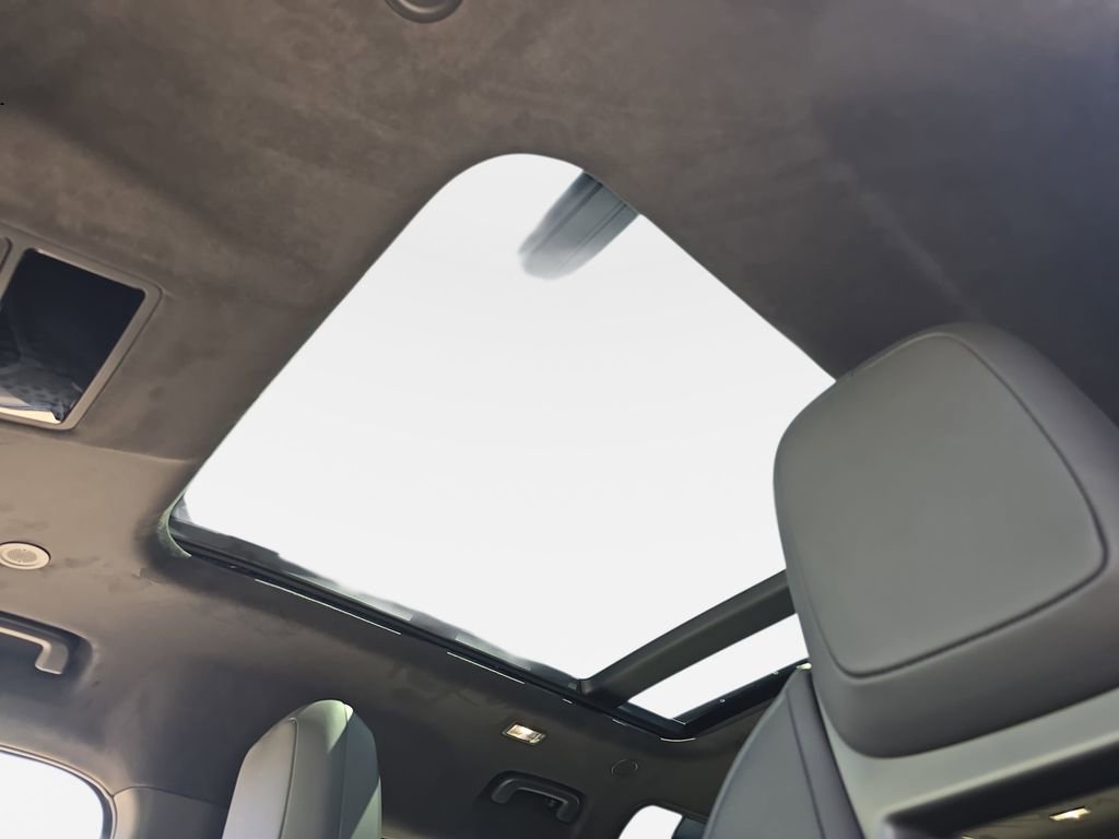 New 2026 Land Rover Defender 110 OCTA AWD/4WD image 30