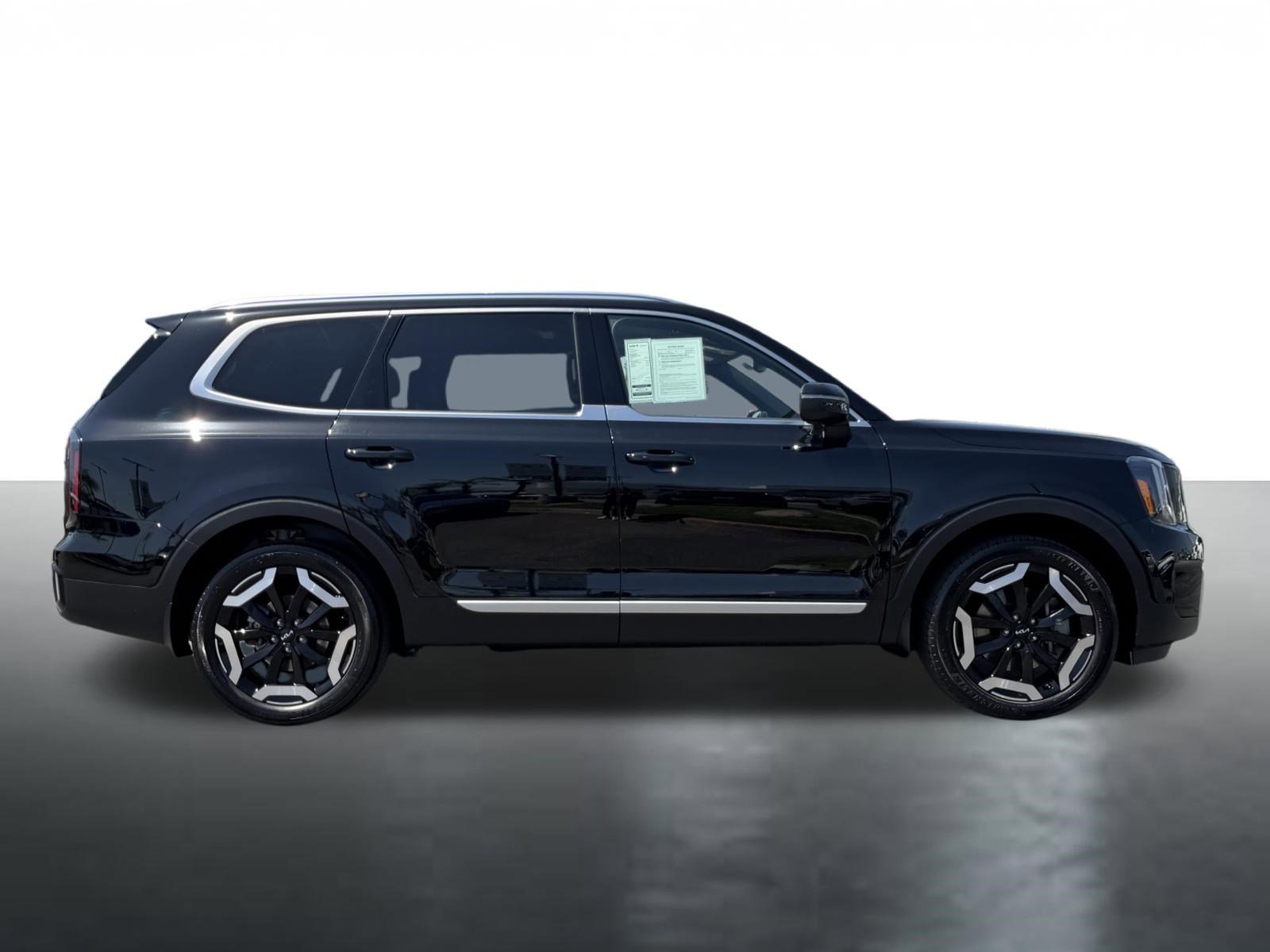 Used 2023 Kia Telluride EX w/ EX Captain's Chair Package image 9