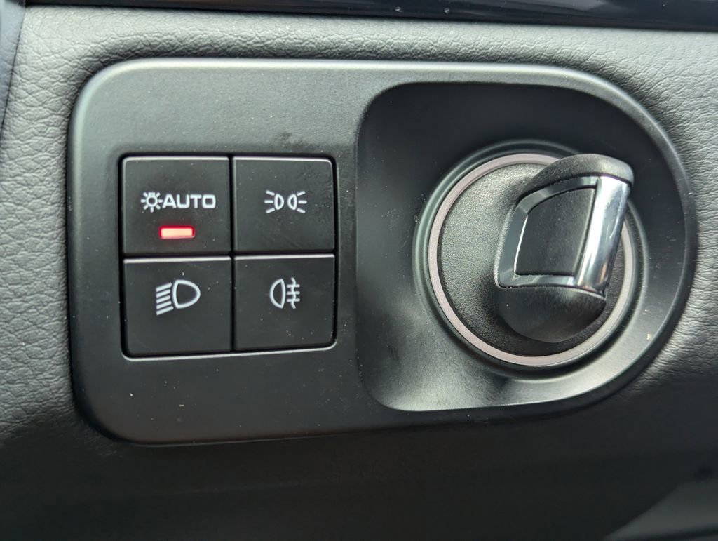 Used 2023 Porsche Cayenne Platinum Edition image 27