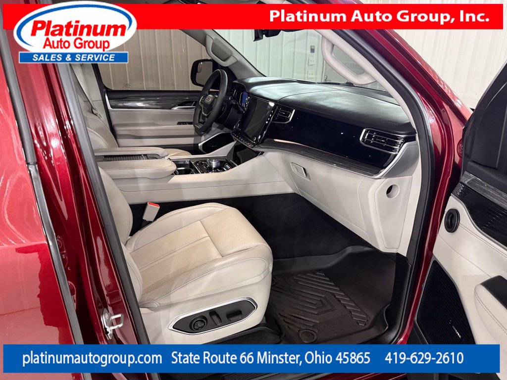 Used 2022 Jeep Wagoneer Series III AWD/4WD image 47