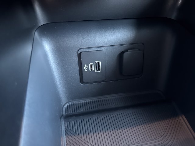 Used 2026 Ford Explorer Active AWD/4WD image 34