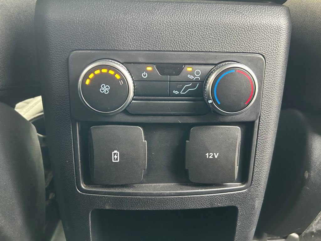 Used 2021 Ford Explorer XLT AWD/4WD image 24